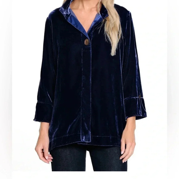 John Mark Tops - NWT John Mark Navy VELVET Wire Collar Button-Front M GORGEOUS 3/4 Sleeve